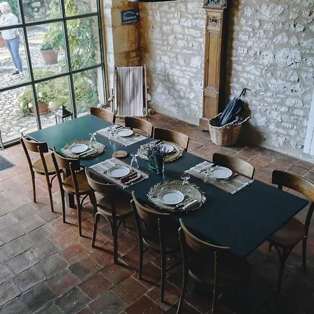 Pensjonat La Cle D'escamps 3*