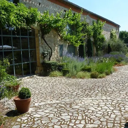 招待所 La Cle D'escamps 3*